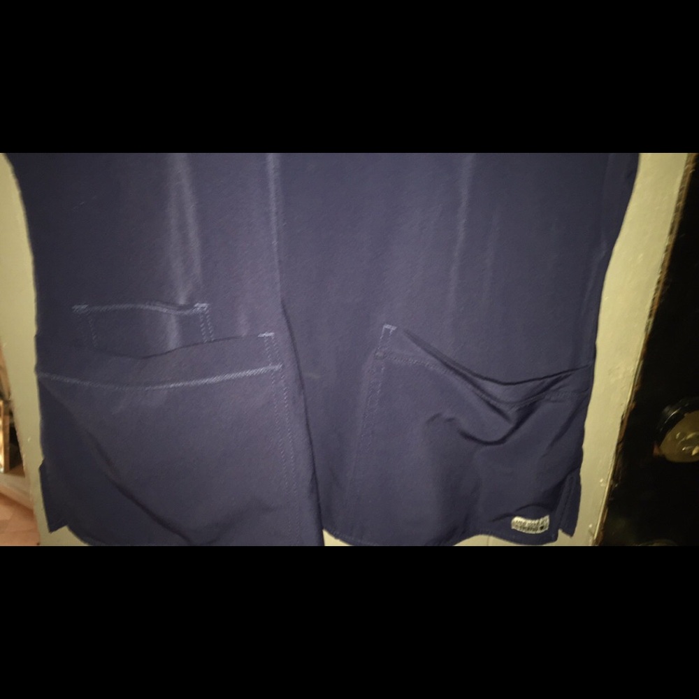 Scrub top - Picture 2 of 3